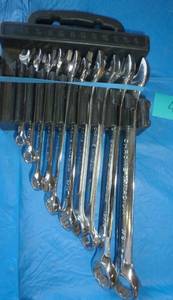 lot 44 image: Set of SAE wrenches