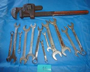 lot 46 image: Lot of SAE wrenches and a pipe wrench