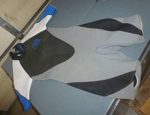 lot 73 image: Hyperlite Wet Suit size XL