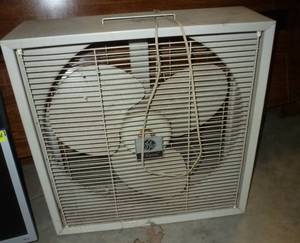 lot 100 image: Steel GE box fan