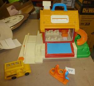 lot 104 image: Vintage Fisher Price Little People School