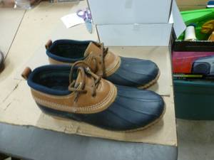 lot 24 image: Lands End garden waterproof low profile bootsshoes size 8-12