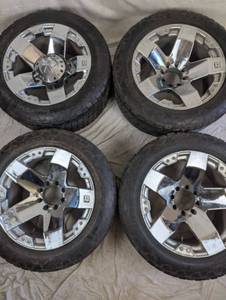 lot 11 image: Set of 4 KMC Wheels