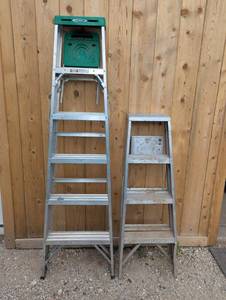 lot 14 image: Pair of Aluminum Step Ladders