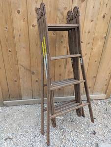 lot 15 image: VersaLadder Industrial Ladder