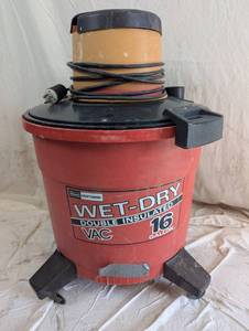 lot 46 image: Sears Craftsman Wet-Dry Vacuum 16 Gallon