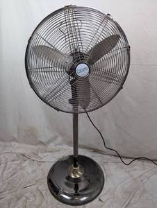 lot 54 image: Cabana Pedestal Fan