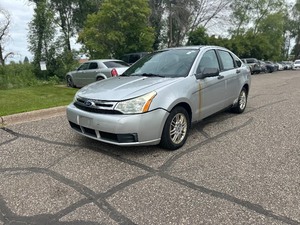 lot 8 image: 2010 FORD FOCUS SE  2 Owners  No Accidents (NO RESERVE)