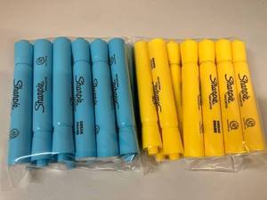 lot 93 image: Light Blue and Yellow Sharpie Highlighters