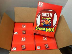 lot 49 image: Cheez-It Snack Mix
