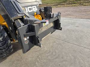 lot 21 image: Wolverine 3 PT Quick Hitch Adapter