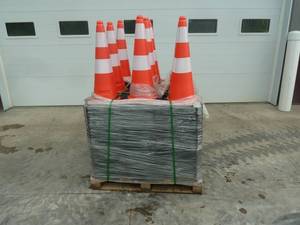 lot 7 image: Traffic Cones 30