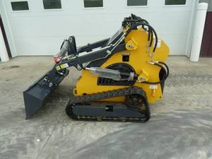 lot 29 image: Landherd Mini Track Skid Steer
