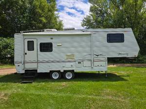 1999  Shasta 5th Wheel Camper