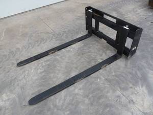 lot 53 image: Wolverine Pallet Forks 60 No bale spear prep