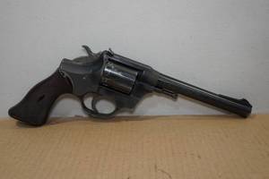 lot 2D image: Hi-Standard Sentinel R-100 .22 LR Double-Action Revolver - 6 Barrel