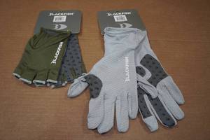 lot 28 image: 2 Pairs of Blackfish Guide Sun Shade Gloves - XL