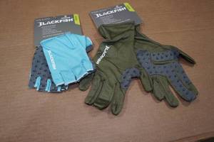 lot 29 image: 2 Pairs of Blackfish Guide Sun Shade Gloves - Large