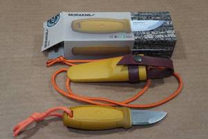 lot 53 image: Moraknil Knife with Sheath