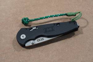 lot 59 image: SOG Folding Knife