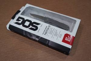 lot 64 image: SOG Twitch II Folding Knife