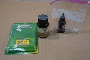 lot 122 image: Gun Cleaning Wipes and Solvent