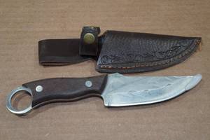 lot 146 image: Damascus Style Blade Hunting Knife