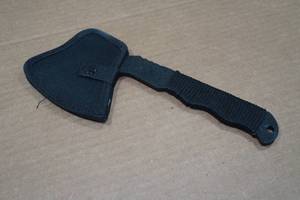 lot 149 image: Ultra Sharp Co 11 Hatchet Knife