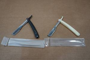 lot 184 image: 2 Straight Edge Razors