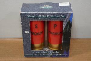 lot 198 image: Shotshell Salt & Pepper Shaker Set