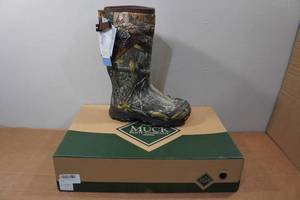 lot 213 image: Muck Boots Mens Arctic Ice XF Grip Boots - Size 7