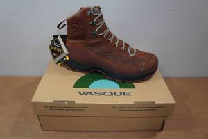 lot 218 image: Vasque Womens Torre AT GTX Hiking Boots - Size 9