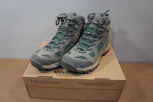 lot 221 image: Vasque Womens Breeze Hiking Boots - Size 8