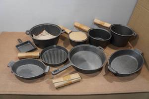 lot 228 image: Cast Iron Pots and Pan Set