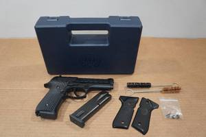 lot 1L image: Beretta Model 96 D Centurion .40 S&W Semi-Auto Pistol - 2 Magazines