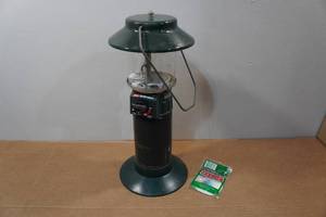 lot 251 image: Coleman Electronic Ignition 2-Mantle Propane Lantern