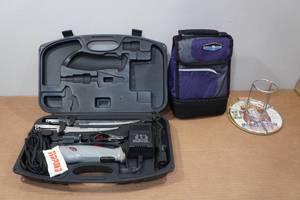 lot 263 image: Rapala Deluxe Electric Fillet Knife with Cooler and Chick Can