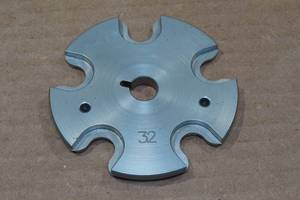 lot 276 image: Lee #32 Reloading Shell Plate