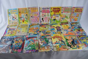 lot 203 image: Lot of 21 Various Comic Books