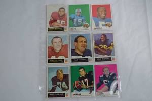lot 232 image: 1960s Football Cards