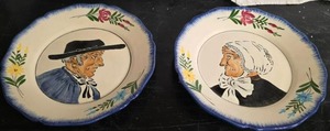 lot 146 image: 2 decorative Charolles plates featuring an old couple