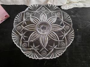 lot 158 image: Crystal Platter, Cristal DArques Paris cake plate