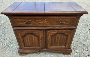 lot 168 image: MCM Foldout- top drybar