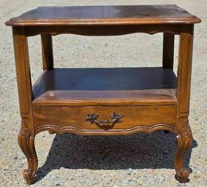 lot 170 image: Wooden 2-Teir end table