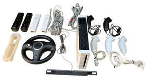 lot 020 image: Nintendo Wii Bundle
