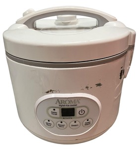 lot 135 image: Aroma Rice Cooker