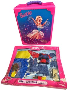 lot 199 image: Vintage Barbie Great Getaways Fashions set  Barbie Deluxe Trunk