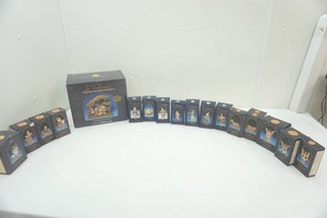 lot 30 image: Fontanini 5 Heirloom Nativity Collection
