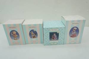 lot 31 image: Madame Alexander Classic Collectibles 3 Little Pig Figurines