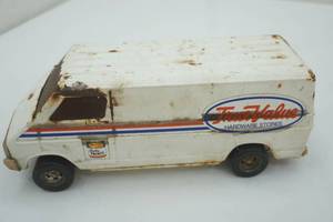 lot 67 image: VintageAntique True Value Hardware Stores Delivery Van. 1977. Ertl